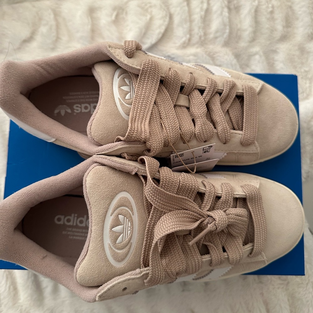 2022 womens campus 00s ‘Wonder White” brand new never worn